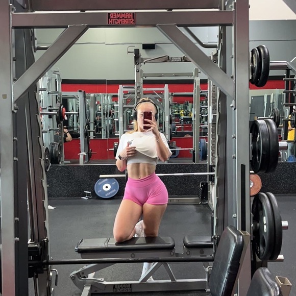 Meet your Posher, Ashley - Picture 1 of 3